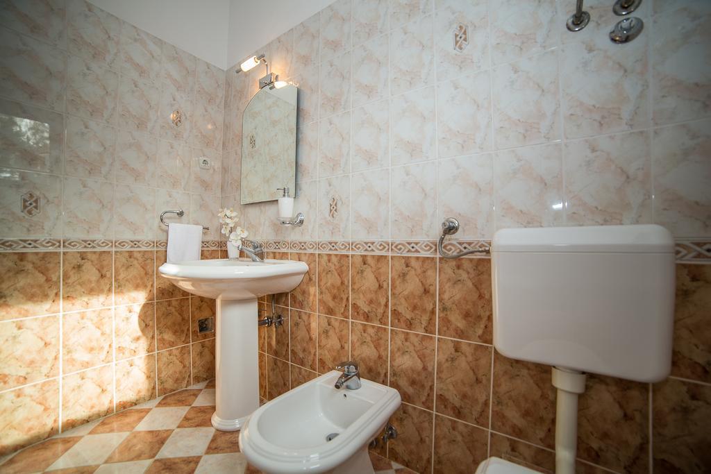 Apartments Maja Dugi Rat Ngoại thất bức ảnh