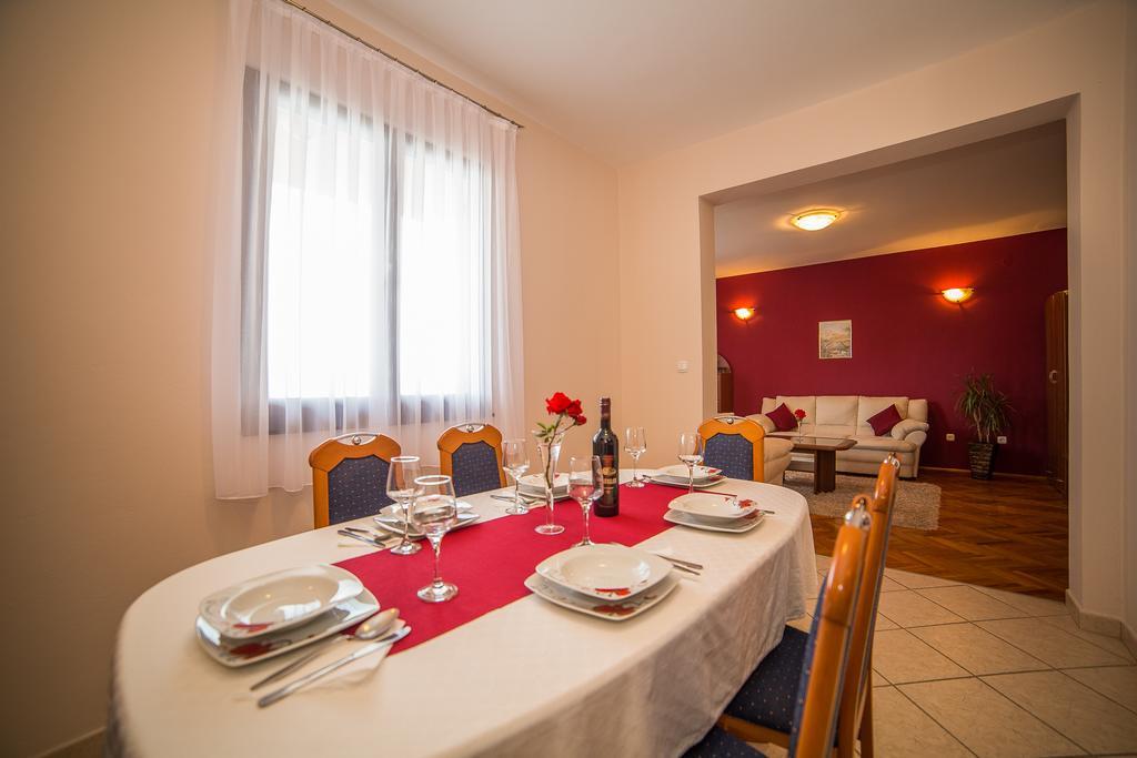 Apartments Maja Dugi Rat Ngoại thất bức ảnh