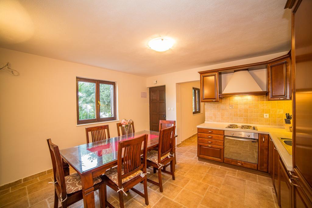 Apartments Maja Dugi Rat Ngoại thất bức ảnh
